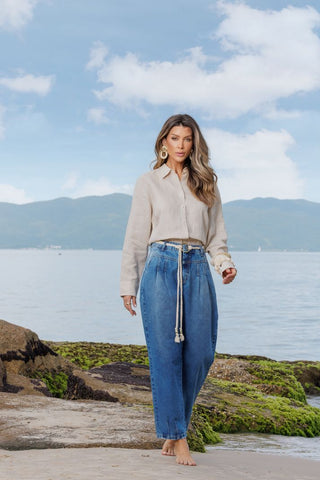 Brazilian Relaxed-Fit Jeans with Rope Belt and Front Pleats