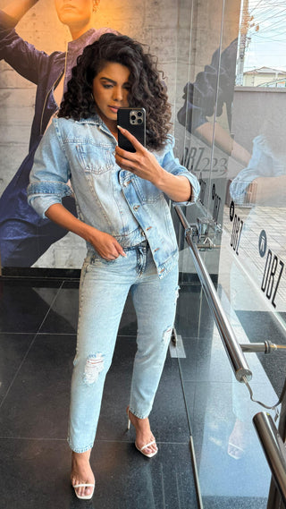 Classic Denim Jacket with Topstitching – Available in Dark and Light Wash